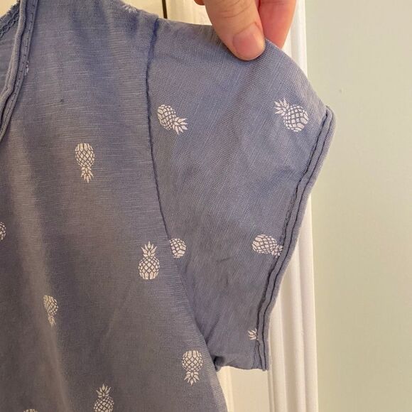 M/L blue pineapple t-shirt  - Picture 3 of 10